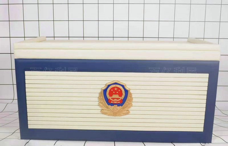 木質(zhì)審訊桌