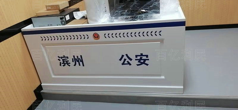 木質(zhì)審訊桌