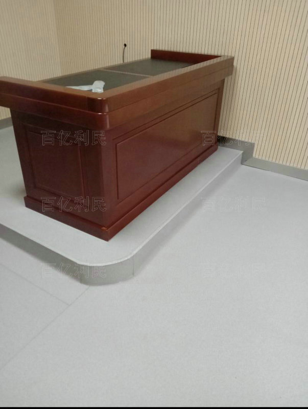 木質(zhì)審訊桌