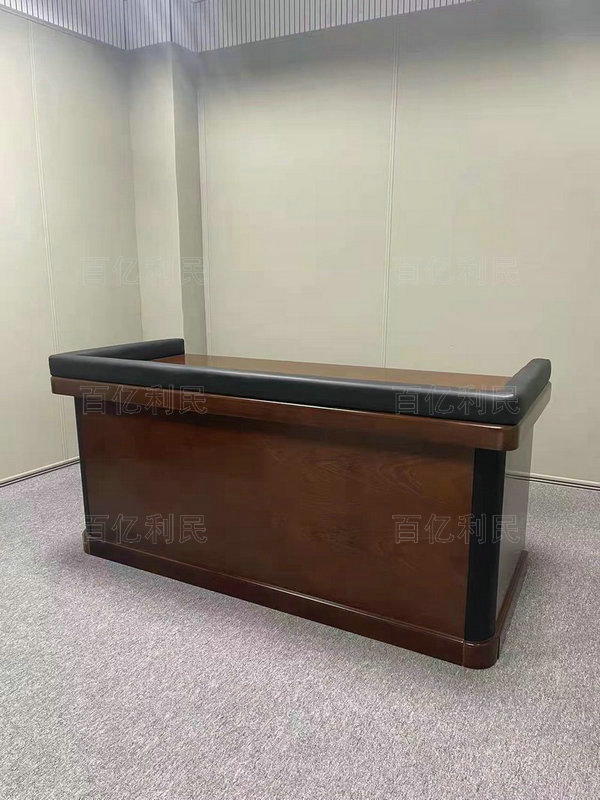 木質(zhì)審訊桌