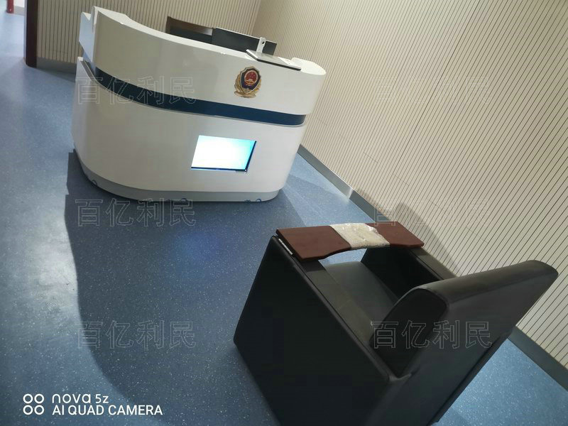 木質(zhì)審訊桌