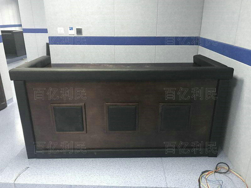 木質(zhì)審訊桌